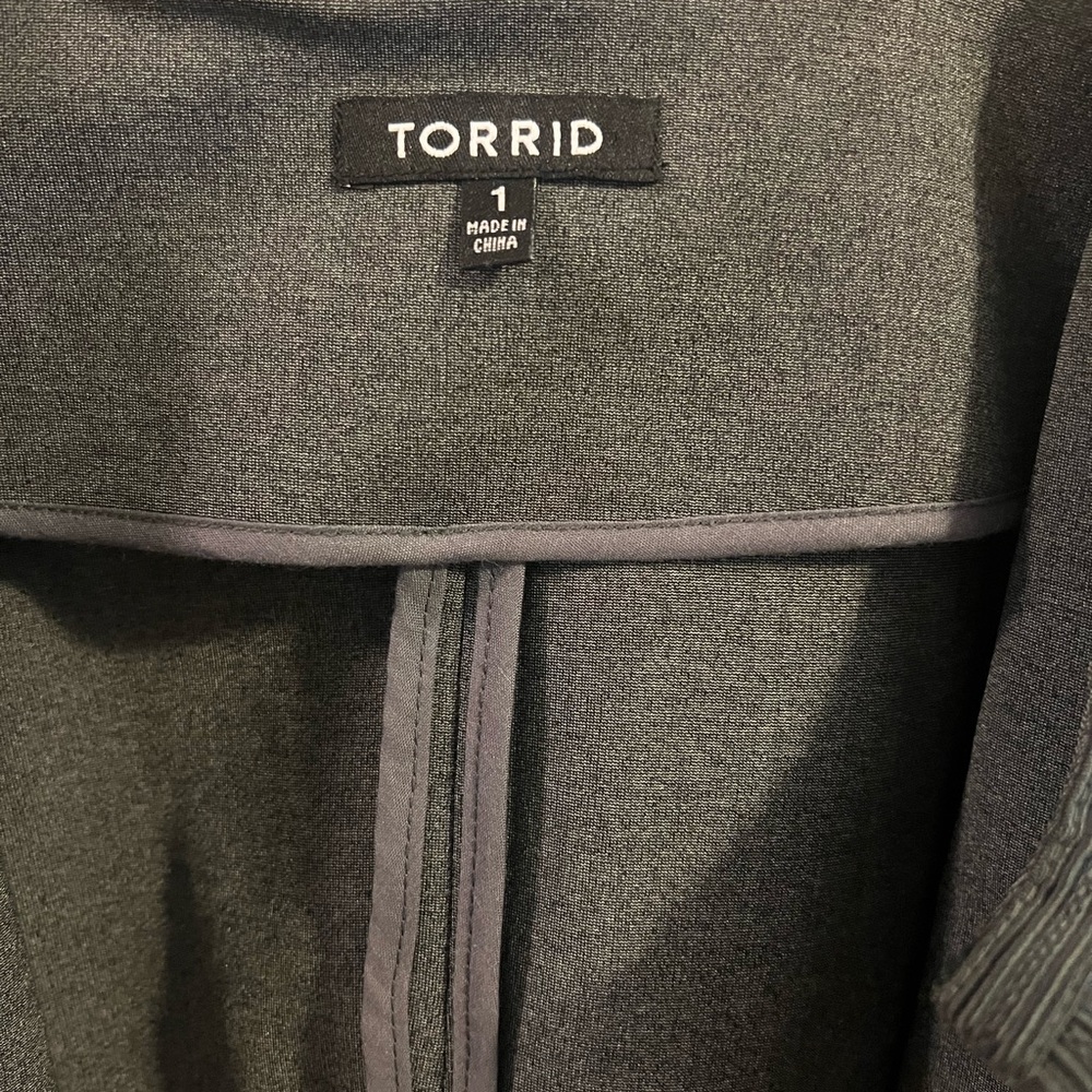 Torrid Gray Blazer With Structured Silhouette - image 5